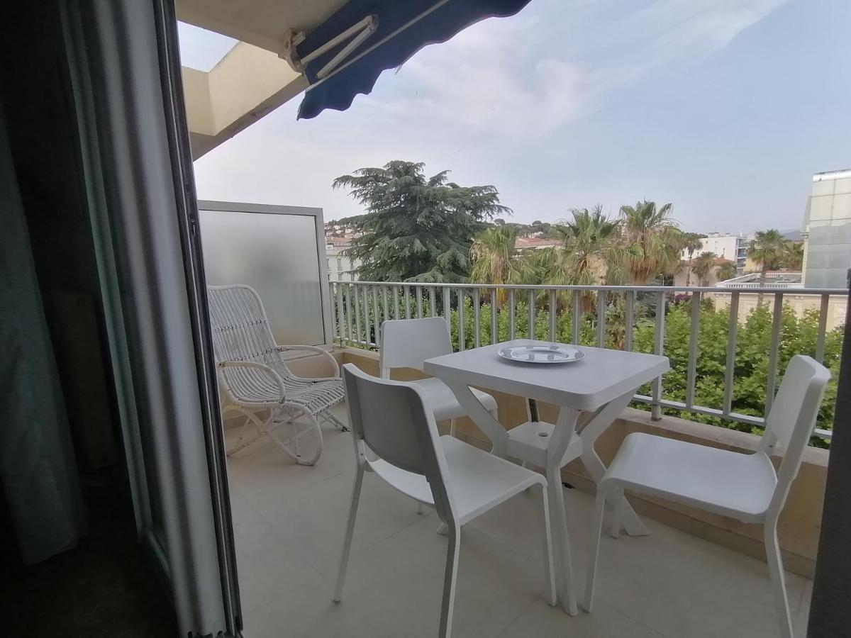 Residence L'Emilia Hyères Exteriör bild